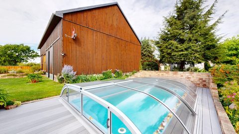 Pool mit Überdachung