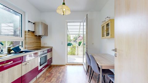 Küche mit Tür zur Terrasse