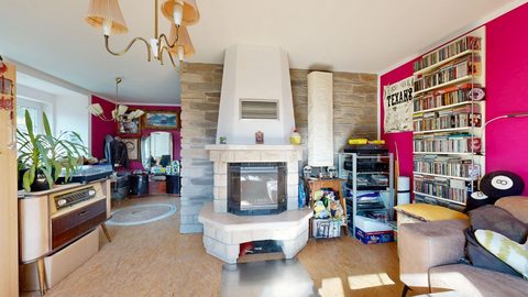 Wohnzimmer mit Kamin