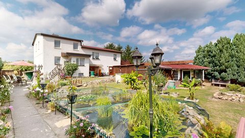 Haus und Garten von vorn